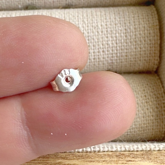 Raw purple amethyst confetti 925 silver February birthstone studs earrings - Picture 5 of 7